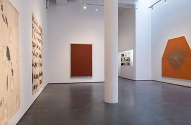 Exhibition view: Leo Valledor and Carlos Villa, Remains of Surface, Silverlens, New York (7 September–4 November 2023). Courtesy Silverlens.