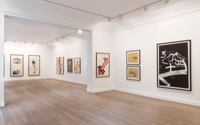 Exhibition view: Antoni Tàpies, Temps, matière, mémoire, Galerie Lelong & Co, Paris (6 September-7 October 2017). Courtesy Galerie Lelong & Co, Paris.