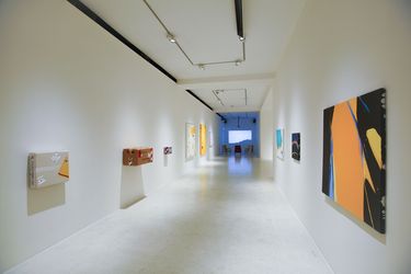 Exhibition view: Reclusive Means, Pearl Lam Galleries, Hong Kong (15 December 2022–3 February 2023). Courtesy Pearl Lam Galleries. 