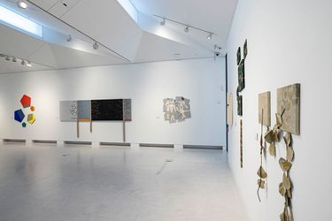Exhibition view: Susan Weil, Breaking Glass, Sundaram Tagore Gallery, London (10 October – 12 November 2023). Courtesy Sundaram Tagore Gallery