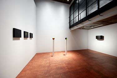 Exhibition view: Helen Pashgian, Lehmann Maupin Gallery, Seoul (14 November 2019–29 February 2020). Courtesy Lehmann Maupin.