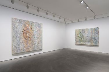 Exhibition view: Sam Gilliam, Pace Gallery, Hong Kong (22 July–2 September 2021). Courtesy Pace Gallery.