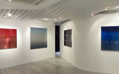 Exhibition view: Miya Ando, Light Metal, Sundaram Tagore Gallery, Hong Kong (13 February–22 March 2014). Courtesy Sundaram Tagore Gallery.