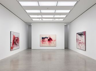 Exhibition view: Tracey Emin, Lovers Grave, White Cube, New York (4 November 2023–13 January 2024). © Tracey Emin. Courtesy the artist and White Cube. Photo: White Cube.