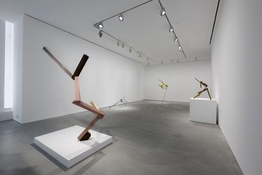 Exhibition view: Joel Shapiro, Pace Gallery, Hong Kong (9 June–20 July 2023). Courtesy Pace Gallery.