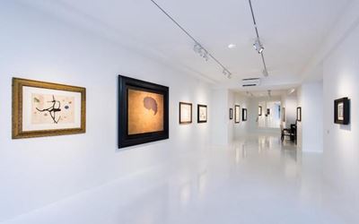 Exhibition view: Joan Miró, Solo Exhibition, Galerie Gmurzynska, Zurich (3 October–30 January 2016). Courtesy Galerie Gmurzynska.