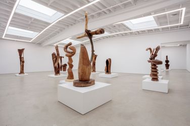 Exhibition view: Thaddeus Mosley, Recent Sculpture, Karma, Los Angeles (15 July–9 September 2023). Photo: Charles White. Courtesy Karma, New York/Los Angeles.