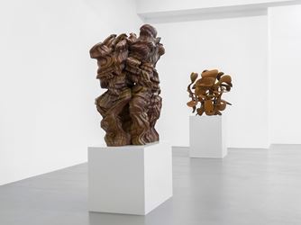Exhibition view: Tony Cragg, Buchmann Galerie, Berlin (17 November 2018–16 February 2019). Courtesy Buchmann Galerie.
