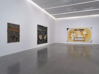 Exhibition view: Antoni Tàpies, Transmaterial, Pace Gallery, West 25th Street, New York (16 September–22 October 2022). Courtesy Pace Gallery.