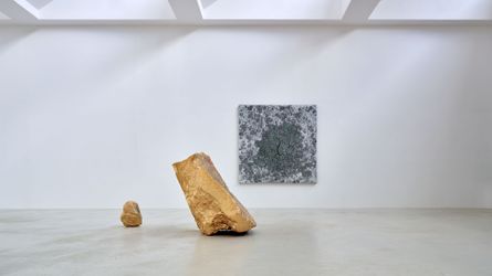 Exhibition view: Bosco Sodi, Yügen II, Axel Vervoordt Gallery, Antwerp (22 September–17 October 2020). Courtesy Axel Vervoordt Gallery.