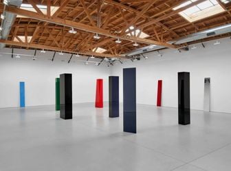 Exhibition view: John McCracken, David Zwirner, Los Angeles (28 February–30 March 2024). Courtesy David Zwirner.