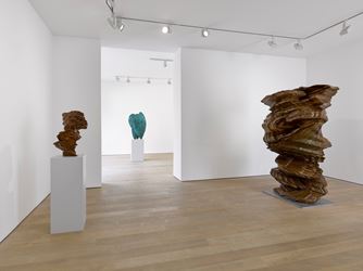 Exhibition view: Tony Cragg, Stacks, Lisson Gallery, Bell Street, London (20 November 2019–29 February 2020). © Tony Cragg. Courtesy Lisson Gallery.