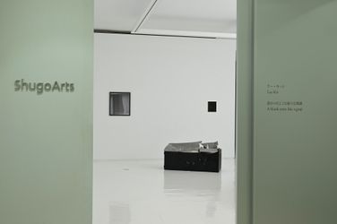 Exhibition view, Lee Kit, A blank stare like a gasp, ShugoArts, Tokyo (18 November–23 December 2023). Courtesy ShugoArts.