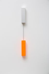 Tijolinho vertical by Sérgio Sister contemporary artwork installation