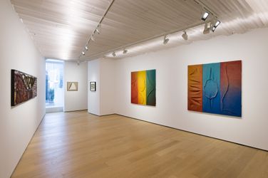 Exhibition view: Group Show, De/construct: Tsuyoshi Maekawa, Wang Yi, Soonik Kwon, Whitestone Gallery, Hong Kong (6 July–17 August 2023). Courtesy Whitestone Gallery, Hong Kong.