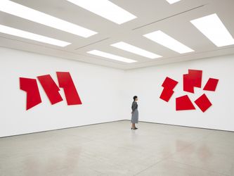 Exhibition view: Imi Knoebel, Green Flags, White Cube, Hong Kong (18 January–11 March 2023). Courtesy White Cube. 