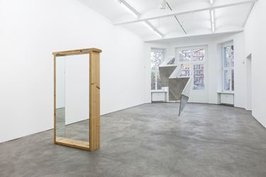Robert Morris, Refractions, 2016, Exhibition view at Sprüth Magers, Berlin. © Robert Morris / VG-Bildkunst, Bonn 2016 Courtesy Sprüth Magers.