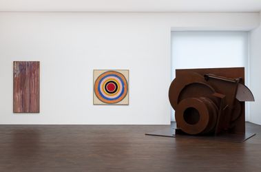 Exhibition view: Group Exhibition, Caro and North American Painters, Gagosian,  Grosvenor Hill, London (27 January –5 March 2022). Courtesy Gagosian. Photo: Lucy Dawkins.