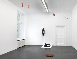 Exhibition view: Melvin Edwards, B WIRE, BEWARE, ALL WAYS ART, Galerie Buchholz, Berlin (15 September–21 October 2023). Courtesy Galerie Buchholz