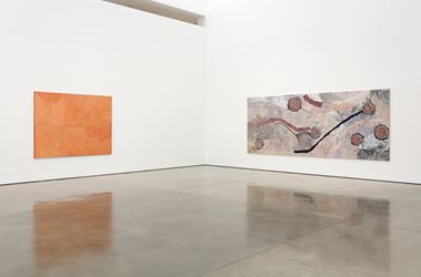 Exhibition view: Group Exhibition, Desert Painters of Australia Part II, Gagosian, Beverly Hills (26 July–6 September 2019). Artwork, left to right: © George Tjungurrayi/Copyright Agency. Licensed by Artists Rights Society (ARS), New York, 2019; © Bill Whiskey Tjapaltjarri. Photo: Fredrik Nilsen.