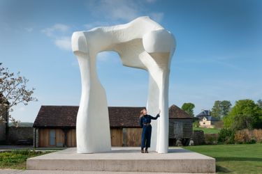 Exhibition view: Henry Moore, Shared Form, Hauser & Wirth, Somerset (27 May–4 September 2022). Courtesy Hauser & Wirth. Photo: Ken Adlard.