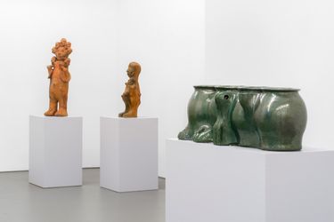 Exhibition view: Group Exhibition, Keramik, Buchmann Galerie, Berlin (17 March–22 April 2023). Courtesy Buchmann Galerie.