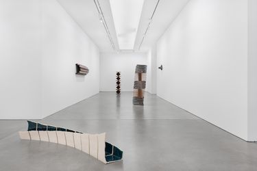 Exhibition view: Leunora Salihu, Galerie Thomas Schulte, Berlin (10 December 2022–28 January 2023). Courtesy Galerie Thomas Schulte. Photo: Stefan Haehnel.