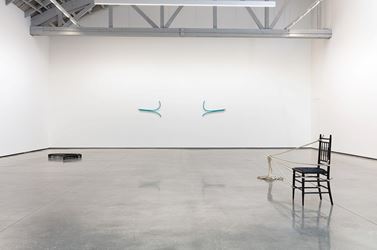 Exhibition view: Ricky Swallow, Shoulders, David Kordansky Gallery, Los Angeles (2 November–15 December 2018). Courtesy David Kordansky Gallery, Los Angeles. Photo: Fredrik Nilsen.