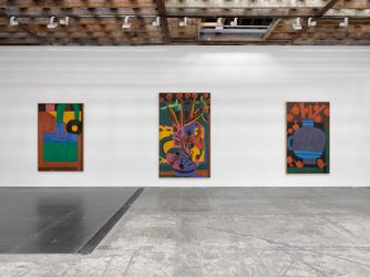 Exhibition view: Tal R, Untitled Flowers, Victoria Miro, Wharf Road (26 May–30 July 2022). © Tal R. Courtesy Victoria Miro.