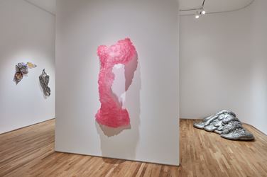 Exhibition view: Lynda Benglis, LYNDA BENGLIS, Pace Gallery, Palo Alto (21 August–23 October 2019). Courtesy Pace Gallery.