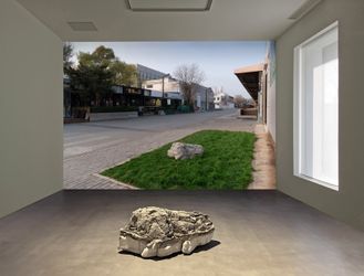Hu Qingyan, A Piece of Superfluous Stone, (2021—2022). Ready-made stone, picturedimensions variable (stone: 44 × 97 × 45 cm). Courtesy Galerie Urs Meile. 