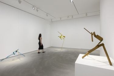 Exhibition view: Joel Shapiro, Pace Gallery, Hong Kong (9 June–20 July 2023). Courtesy Pace Gallery.