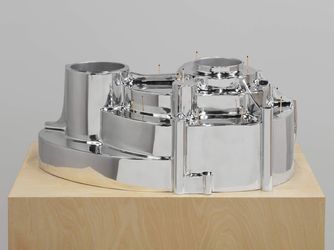 Kristin Walsh, Engine no. 8 (2024). Aluminum, wood, electromechanics. 81.3 x 55.9 x 35.6 cm. Courtesy Petzel. 