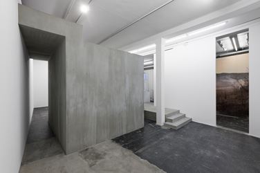 Exhibition view: Cristian Rusu, The Only Thing I Am Sure About in this Life Lies Above My Head, Galeria Plan B, Berlin (6 March–11 April 2020). Courtesy Galeria Plan B. 