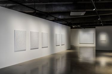 Exhibition view: Hoh Woo Jung, Line, Curve, A Colorful Gesture, Gallery Baton, Seoul. Courtesy Gallery Baton, photo by Jeon Byung Cheol.