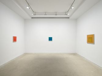 Exhibition view: Josef Albers, Primary Colors, David Zwirner, Hong Kong (18 January–5 March 2022). Courtesy David Zwirner.
