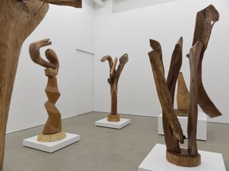 Exhibition view: Thaddeus Mosley, Recent Sculpture, Karma, 22 East 2nd Street, New York (4 March–22 April 2023). Courtesy Karma.