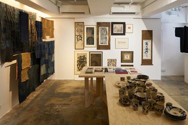 Exhibition view: Group Show, The Mingei, curated by Nicolas Tremblay, SHOP Taka Ishii Gallery, Hong Kong (9 October–15 November 2020). Courtesy SHOP Taka Ishii Gallery, Hong Kong. Photo: Anthony Kar-Long Fan.