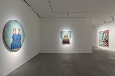Exhibition view: Group Exhibition, Zhang Xiaogang, Mao Yan, Qiu Xiaofei, Pace Gallery, Hong Kong (22 November–21 December 2019). © Zhang Xiaogang; Mao Yan; Qiu Xiaofei. Courtesy Pace Gallery.