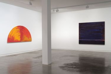 Exhibition view: Gretchen Albrecht, Lighting the Path, Two Rooms, Auckland (17 November–22 December 2023). Courtesy Two Rooms.