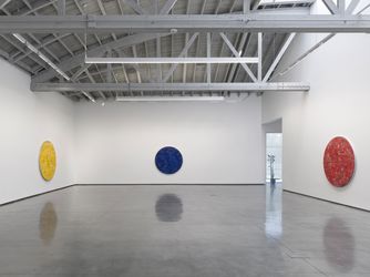 Exhibition view: Sam Gilliam, The Last Five Years, David Kordansky Gallery, Los Angeles (13 January–3 March 2024). Courtesy David Kordansky Gallery.