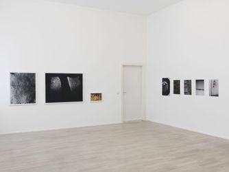 Exhibition view: Peter Piller, different degrees of completeness, Galerie Barbara Wien, Berlin, (11 September–6 November 2021). Courtesy Barbara Wien.