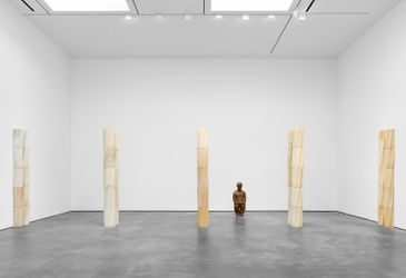 Exhibition view: Juan Muñoz, Seven Rooms, David Zwirner, 20th Street, New York (24 February–9 April 2022). Courtesy David Zwirner.