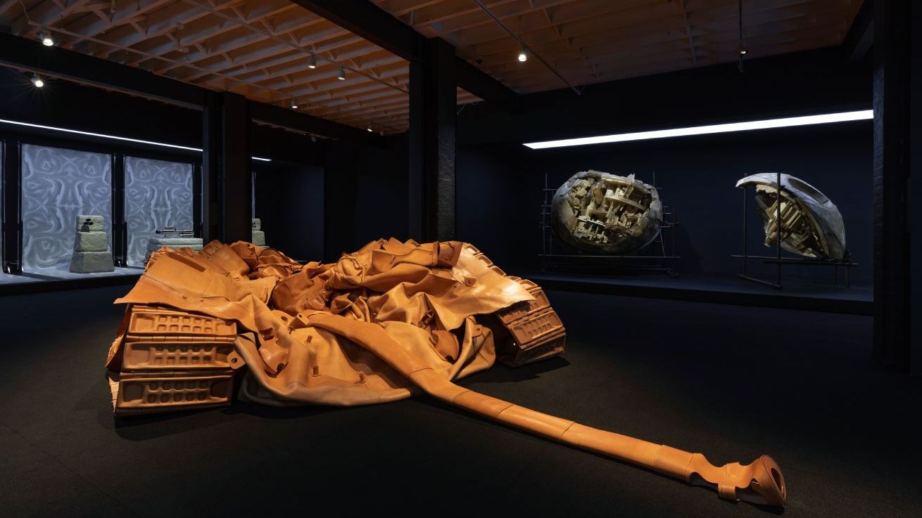 アート・デザイン・音楽 PAOLOVENINI AND HIS FURNACE At White Rabbit Gallery, a Shadowy World of Shifting Forms Unfolds