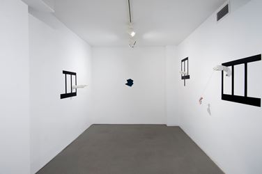 Exhibition view: Jhafis Quintero, Reforma, Sabrina Amrani Gallery, Madera, 23, Madrid (10 June–24 July 2015). Courtesy Sabrina Amrani Gallery.