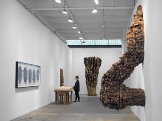 Exhibition view: Ursula von Rydingsvard, TORN, Galerie Lelong & Co., New York (3 May–23 June 2018). Courtesy Galerie Lelong & Co, New York.