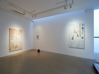 Exhibition view: Youngjoo Cho and Ahnnlee Lee, Orange Sleep, ONE AND J. Gallery, Seoul (5 January–12 February 2023). Courtesy ONE AND J. Gallery. Photo: Euirock Lee.