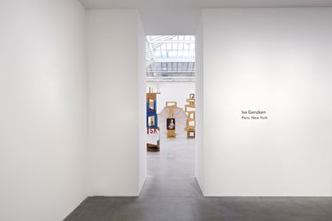 Exhibition view: Isa Genzken, Paris New York, David Zwirner, Paris (29 August–10 October 2020). Courtesy David Zwirner.
