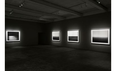 Exhibition view: Hiroshi Sugimoto, Surface Tension, Galerie Marian Goodman, Paris (28 October–22 December 2017). Courtesy the Artist and Galerie Marian Goodman