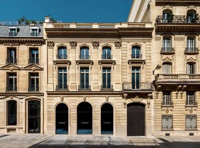 Hauser & Wirth to Launch First French Gallery